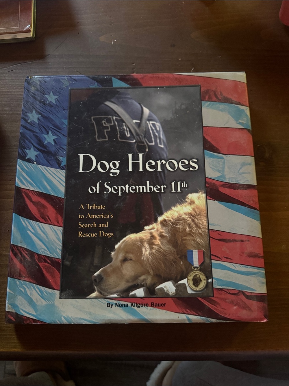 Dog Heroes of September 11th - Tribute Book (Blue, Red, White)